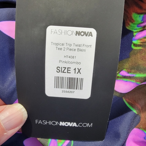 NWT FashionNova Tropical Trip Twist Front Crop Bikini Top Pink Purple Size 1X - Picture 6 of 7